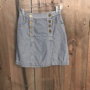 Button skirt